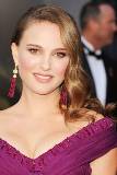 Natalie Portman con Vestido Morado